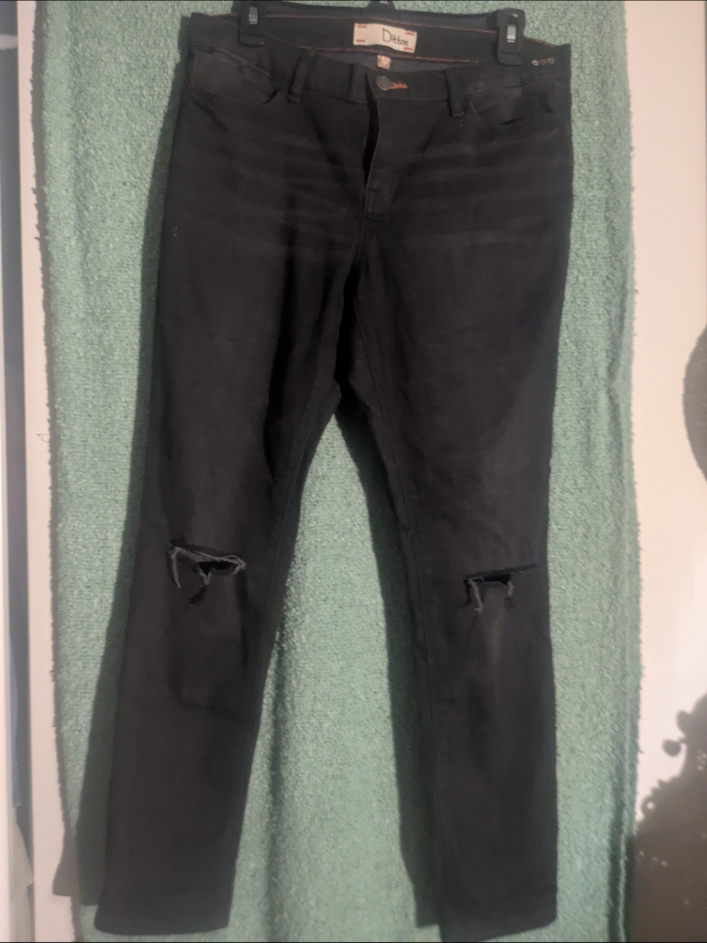 **SALE** Dittos Women's Black Skinny Jeans with Knee Distress